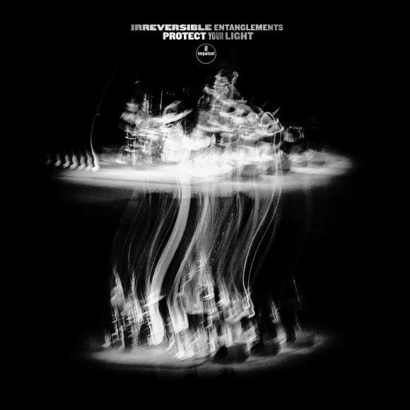 Obraz artykułu Irreversible Entanglements - "Protect Your Light"