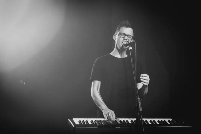 Son Lux z keyboardem. 