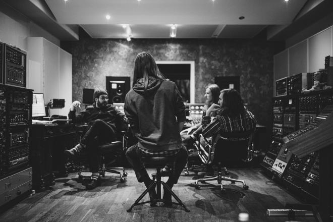 Zespół "Elder" w studio nagraniowym.
