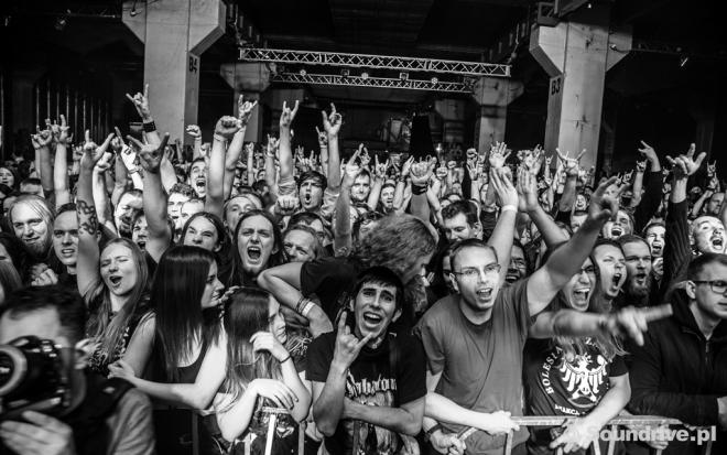 Publika w B90, koncert Amon Amarth. Zdjęcie.